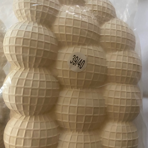 NWT 🎉LAST PAIR🎉Bubble Golf Ball Slippers - Picture 7 of 10